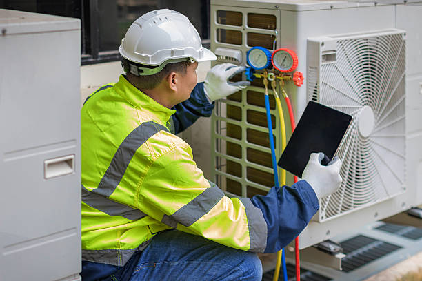 Professional Hvac technician working in Mabank, TX